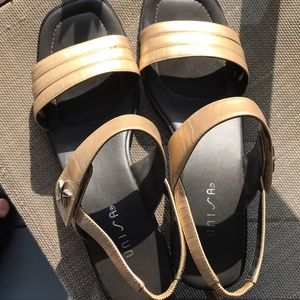 Pretty Gold Tone Unisa Sandals 9-1/2 B